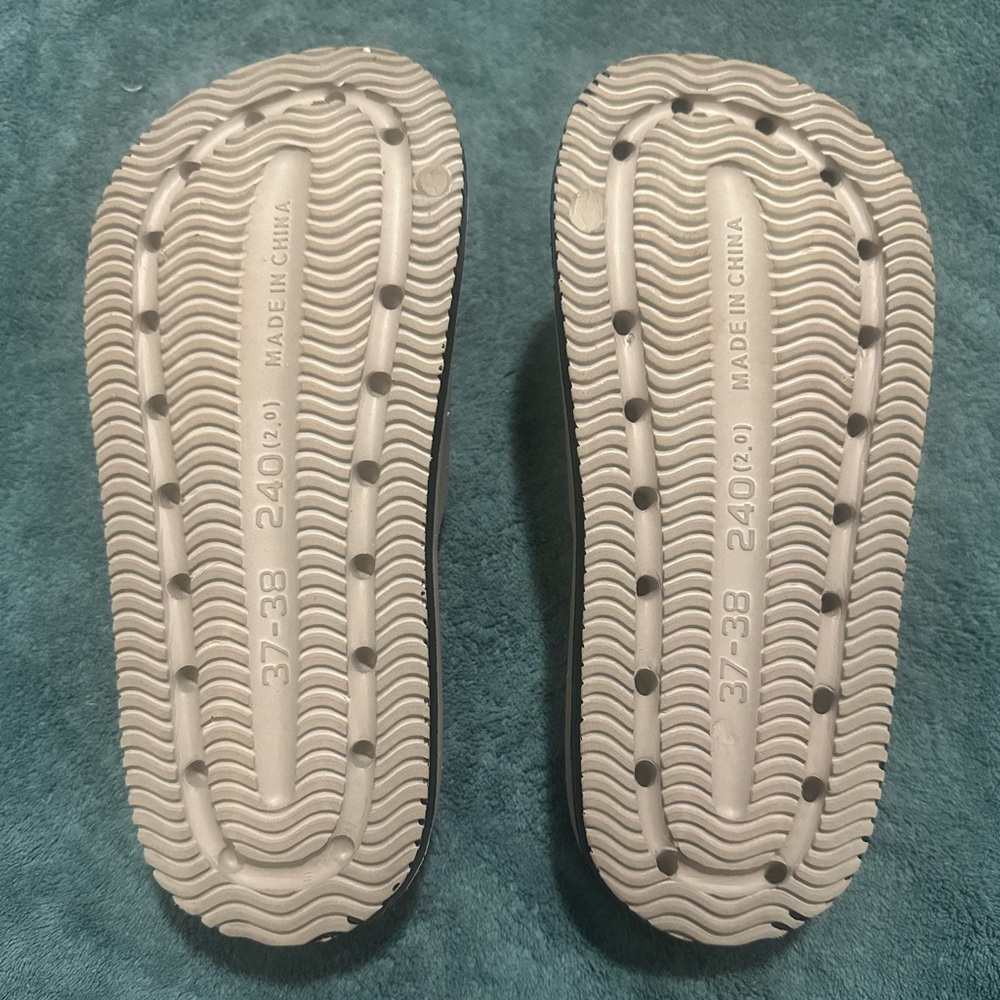 SAVVI Slide Slip-On Sandals - Picture 3 of 3